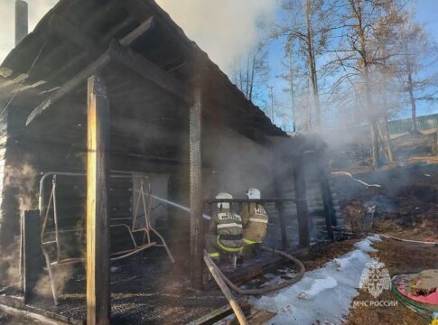 На дачах в Комарово в Нерюнгринском районе сгорела баня