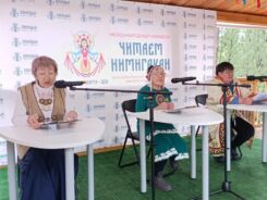 Во время международного праздника Бакалдын более ста участников читали Нимнгакан на разных языках