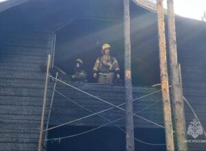 В Чульмане горел частично расселённый дом — обошлось без жертв