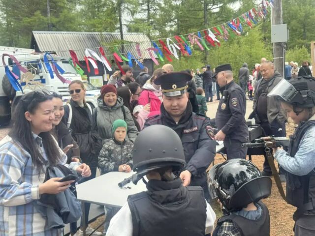 В Нерюнгри прошла профориентационная акция «Честь мундира — честь России»