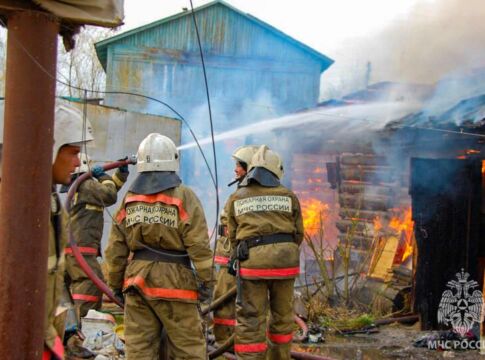 В Чульмане потушили пожар в заброшенном здании