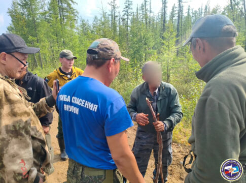 В Якутии спасатели нашли пропавшего пенсионера: мужчина пережил непростую ночь и встретил в тайге медведей