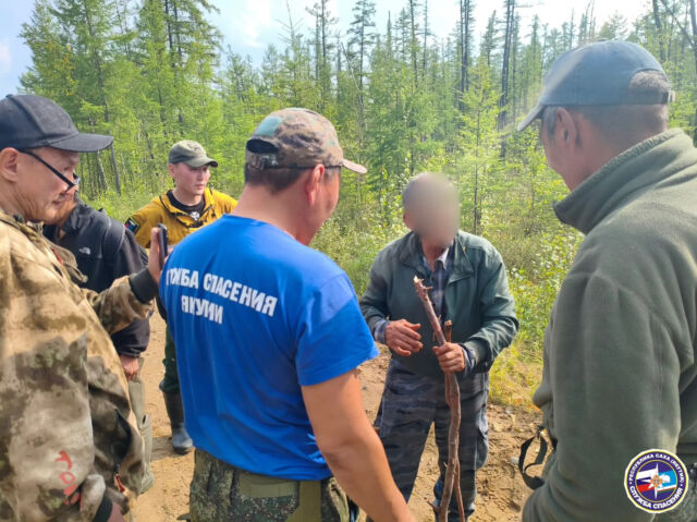 В Якутии спасатели нашли пропавшего пенсионера: мужчина пережил непростую ночь и встретил в тайге медведей