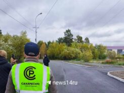 Мэр Нерюнгри оценил новый асфальт на Пионерной: подрядчику придется исправить «косяки»