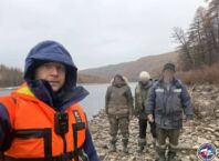 Троих рыбаков после опрокидывания лодки нашли в Нерюнгринском районе