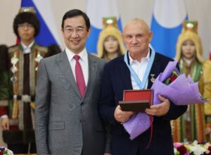 Сотрудник ХК «Якутуголь» удостоен высшей государственной награды Якутии